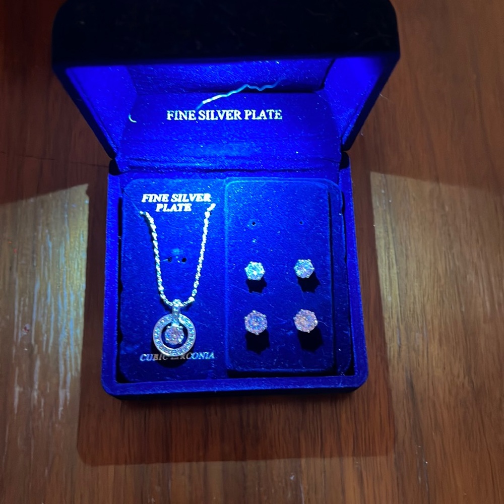 NWT danecraft necklace and earrings combo